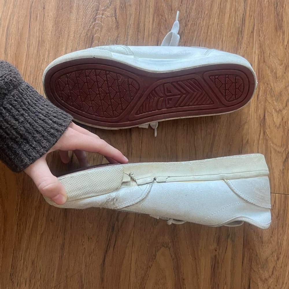 Y2K Roxy Sneakers - Picture 3 of 3